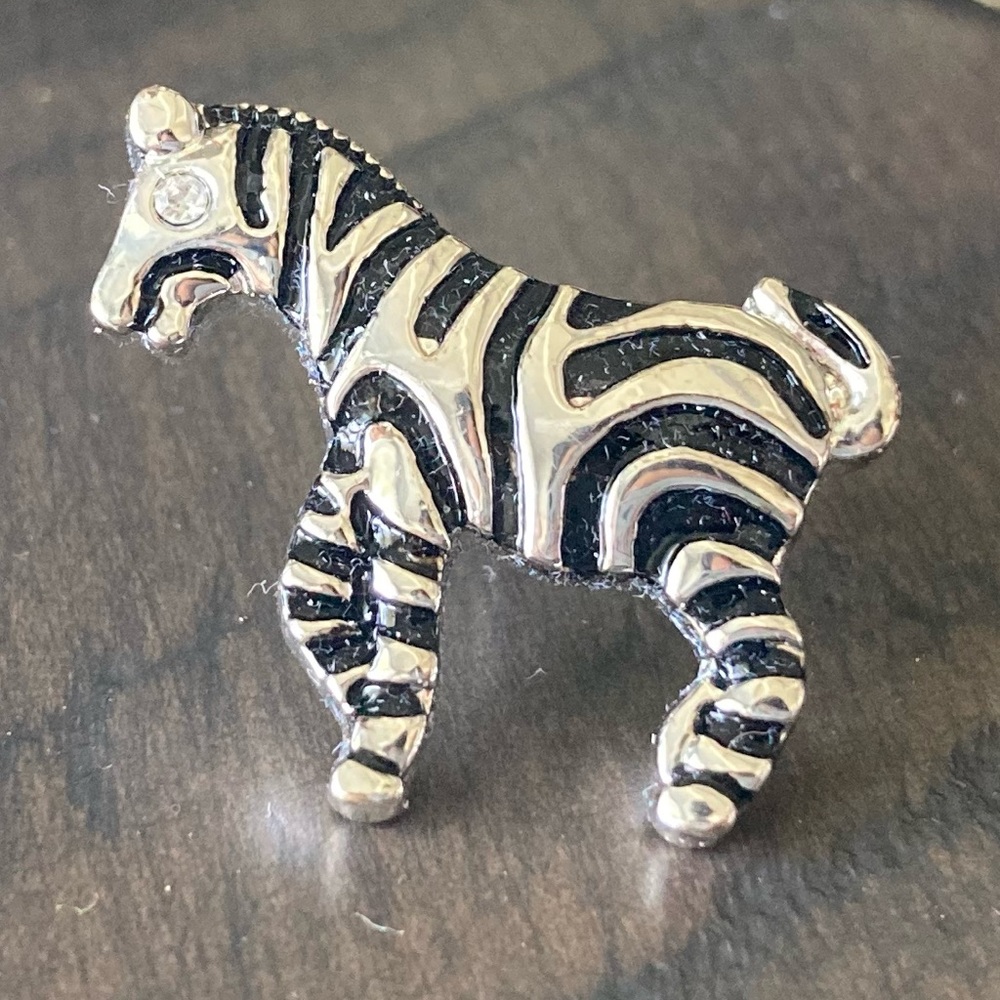 Vintage Avon African animal silver tone and black enamel zebra pin